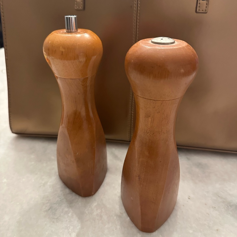 Mr. Dudley Wooden Grinder